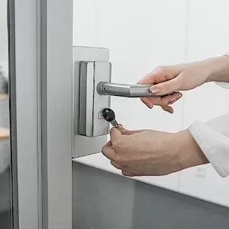 c-lever compact